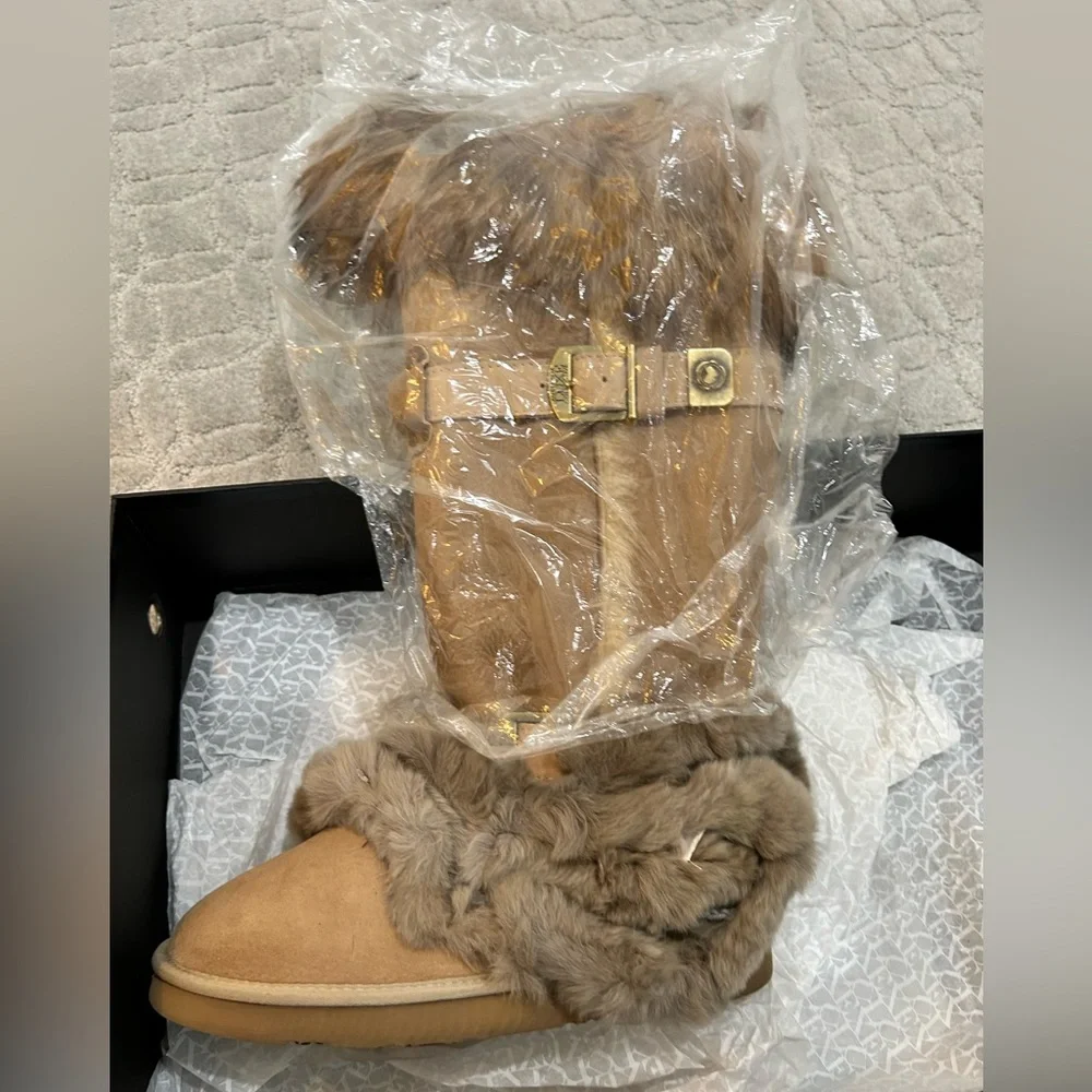 New in box never worn Australia Luxe Collective fur boots size 9 - Picture 3 of 5